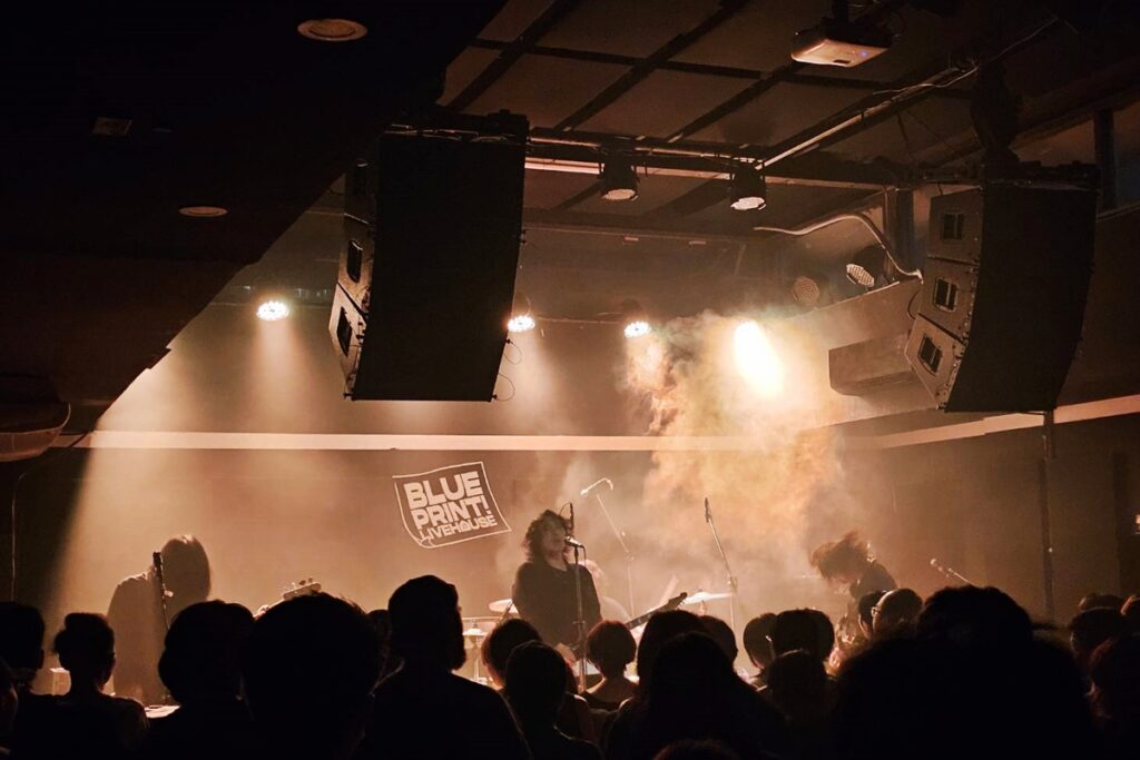 The Novembers ยังคงเป็นหนึ่งในวงที่เล่นสดดีที่สุดที่เราเคยดู